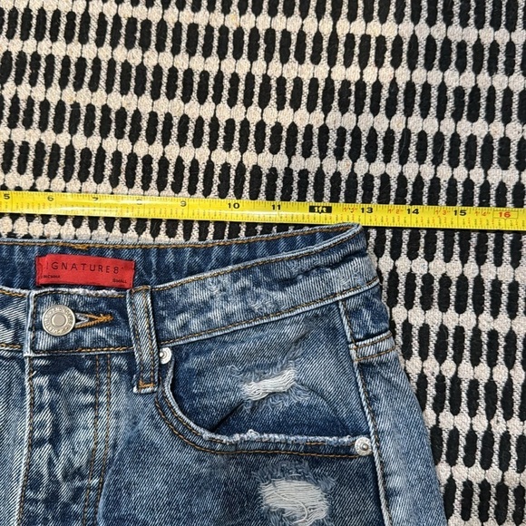 SIGNATURE8 Jean shorts cut off Distressed small - Picture 11 of 13